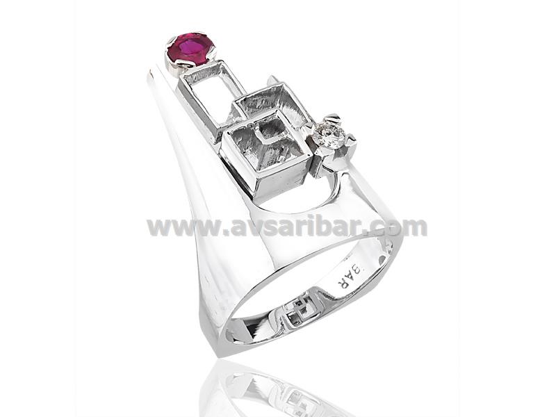 18K GOLD DIAMOND AND RUBY RING