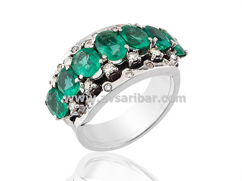 18K GOLD - DIAMOND and EMERALD RING 